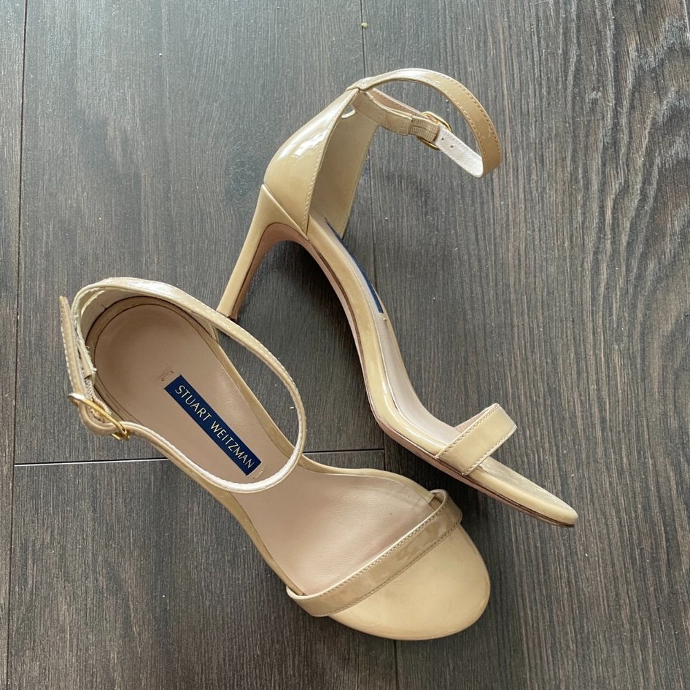The NUNAKEDSTRAIGHT Adobe Patent Leather 5.5 MEDIUM